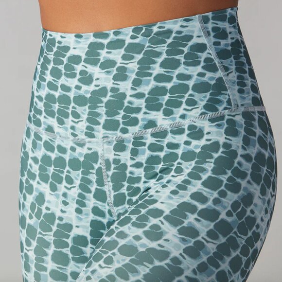 Tavi High Waisted 7/8 Tight Leggings in Pebble Tie Dye - Picture 5 of 5